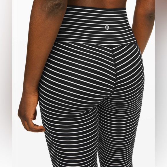 🍋 Lululemon Wunder Under Crop (High-Rise) *Luxtreme 21” - Picture 3 of 11